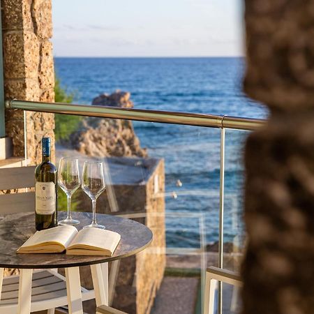 Black Rocks Family, Luxury Seafront Beach Maisonette Агиос Гордиос Екстериор снимка