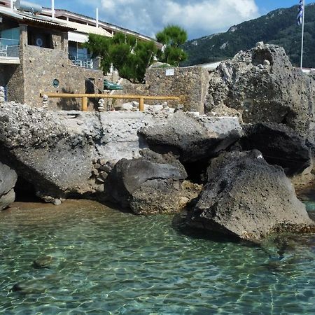 Black Rocks Family, Luxury Seafront Beach Maisonette Агиос Гордиос Екстериор снимка