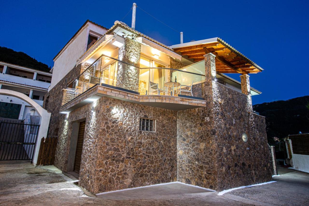 Black Rocks Family, Luxury Seafront Beach Maisonette Агиос Гордиос Екстериор снимка