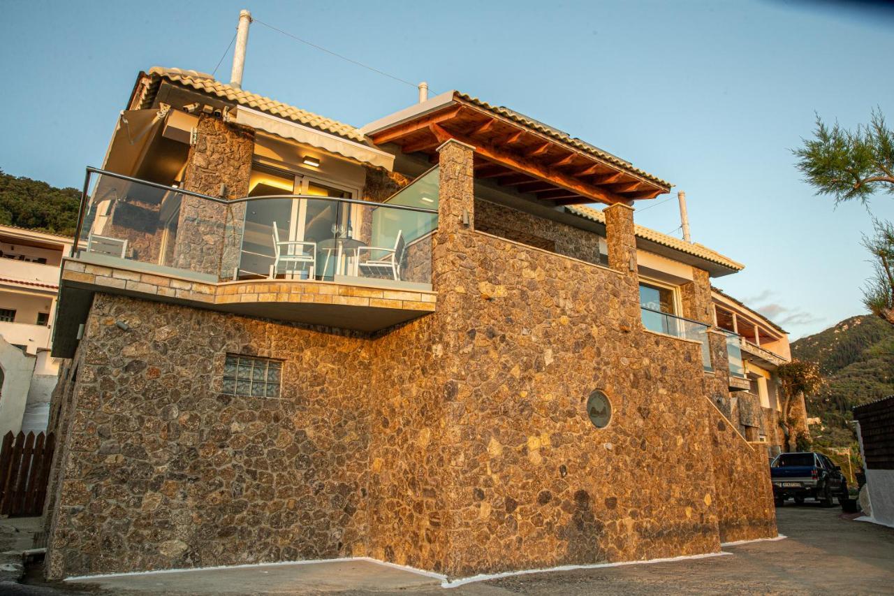Black Rocks Family, Luxury Seafront Beach Maisonette Агиос Гордиос Екстериор снимка