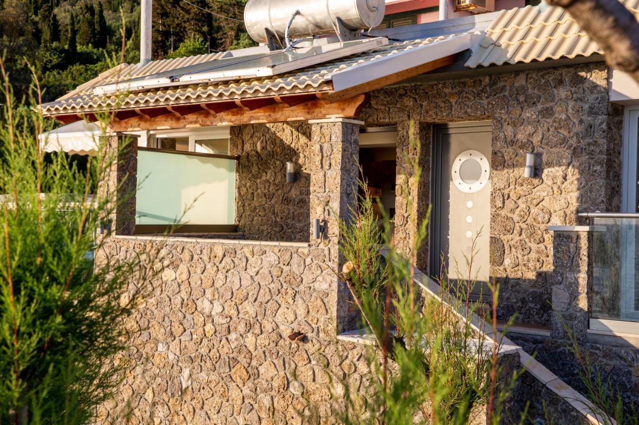 Black Rocks Family, Luxury Seafront Beach Maisonette Агиос Гордиос Екстериор снимка