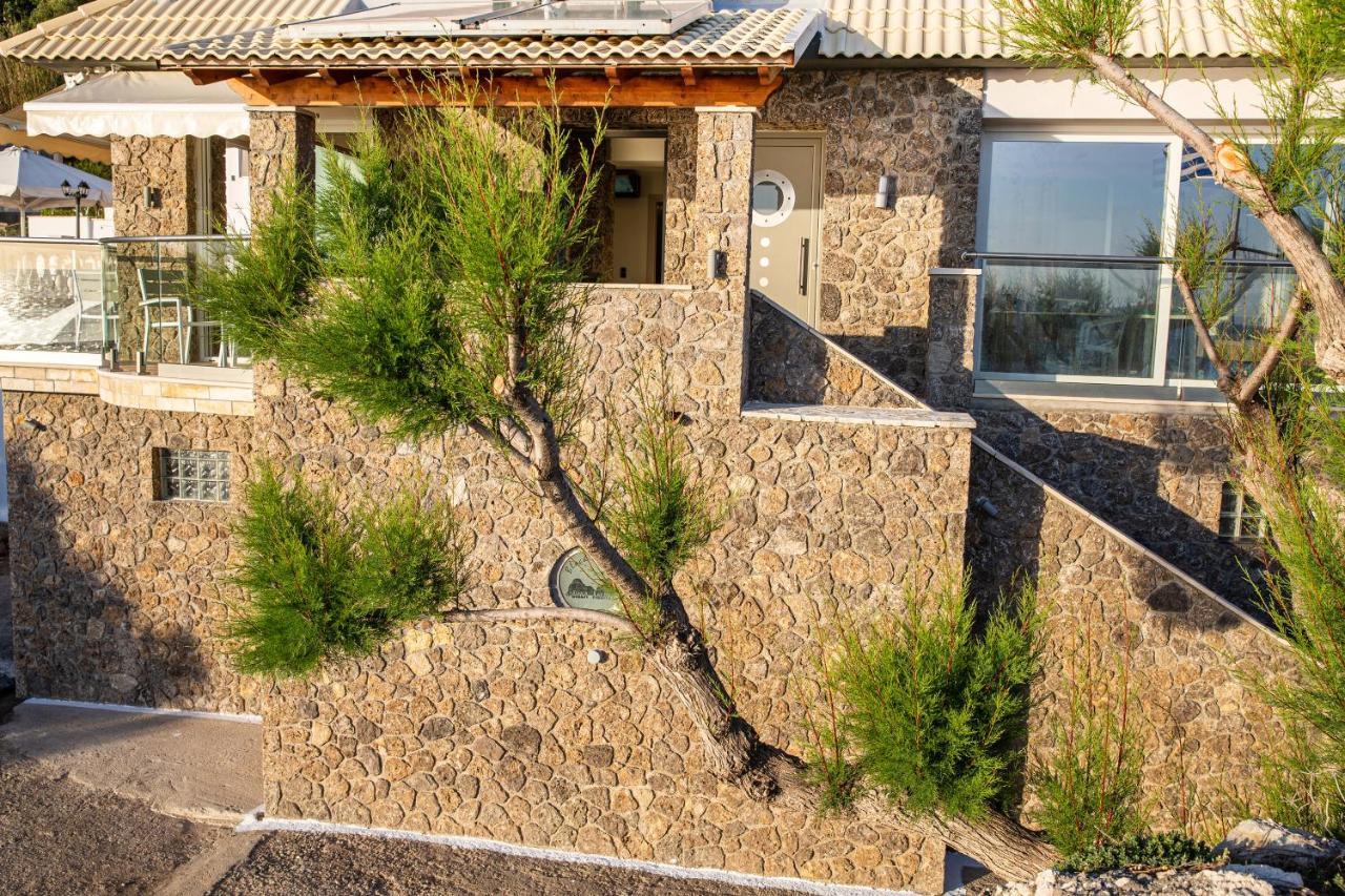 Black Rocks Family, Luxury Seafront Beach Maisonette Агиос Гордиос Екстериор снимка