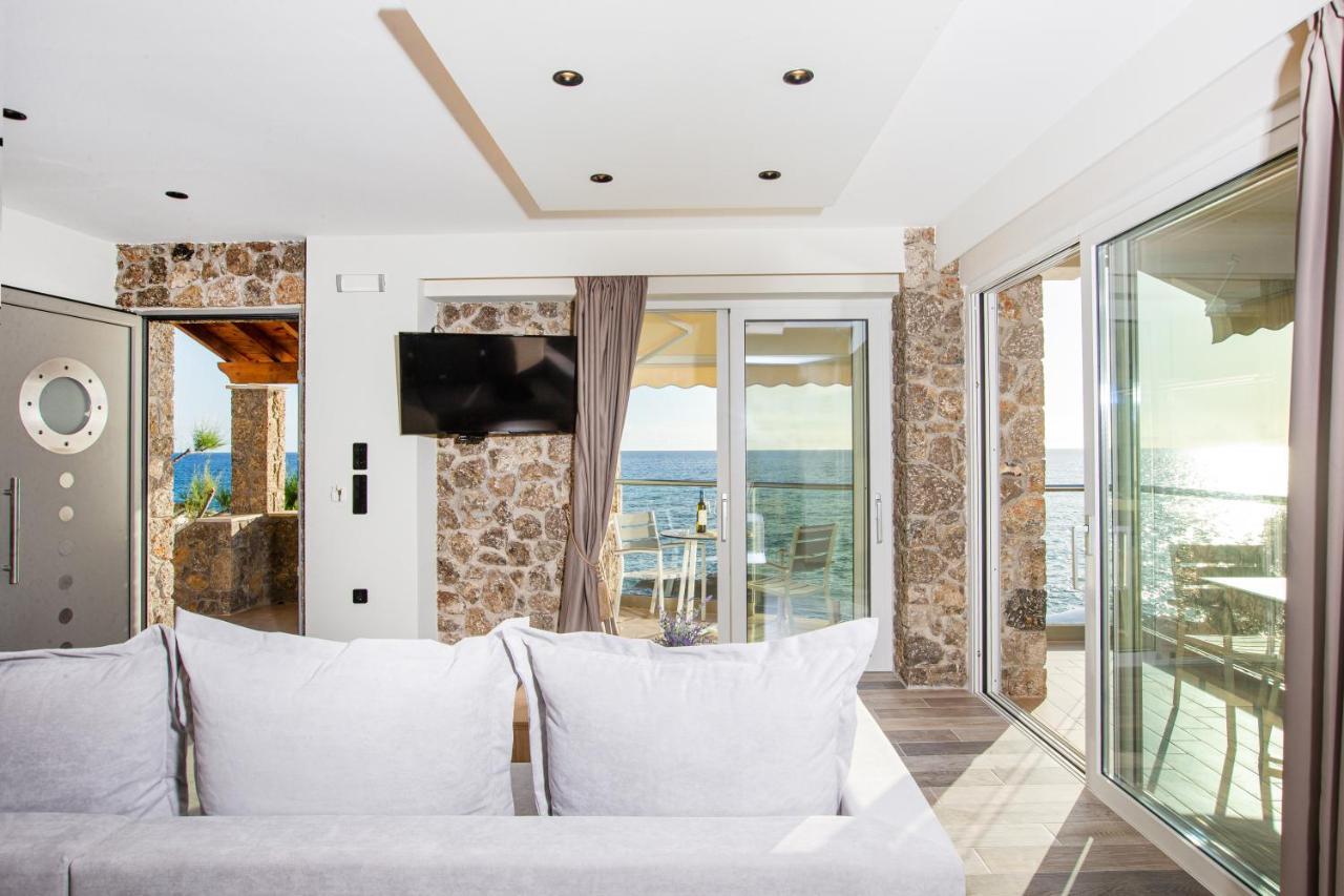Black Rocks Family, Luxury Seafront Beach Maisonette Агиос Гордиос Екстериор снимка