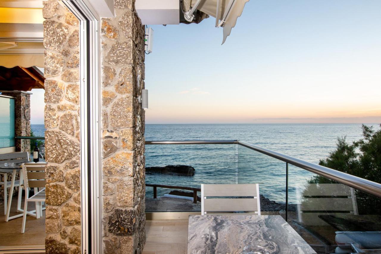 Black Rocks Family, Luxury Seafront Beach Maisonette Агиос Гордиос Екстериор снимка