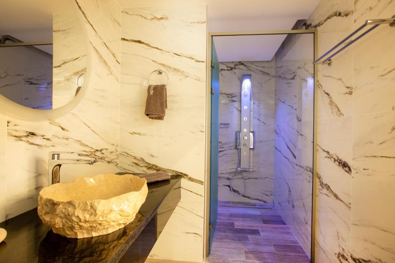 Black Rocks Family, Luxury Seafront Beach Maisonette Агиос Гордиос Екстериор снимка
