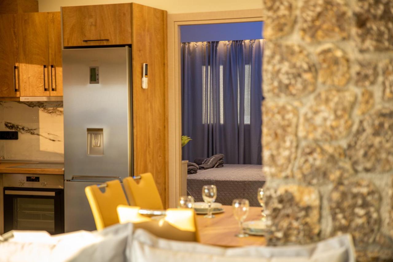Black Rocks Family, Luxury Seafront Beach Maisonette Агиос Гордиос Екстериор снимка