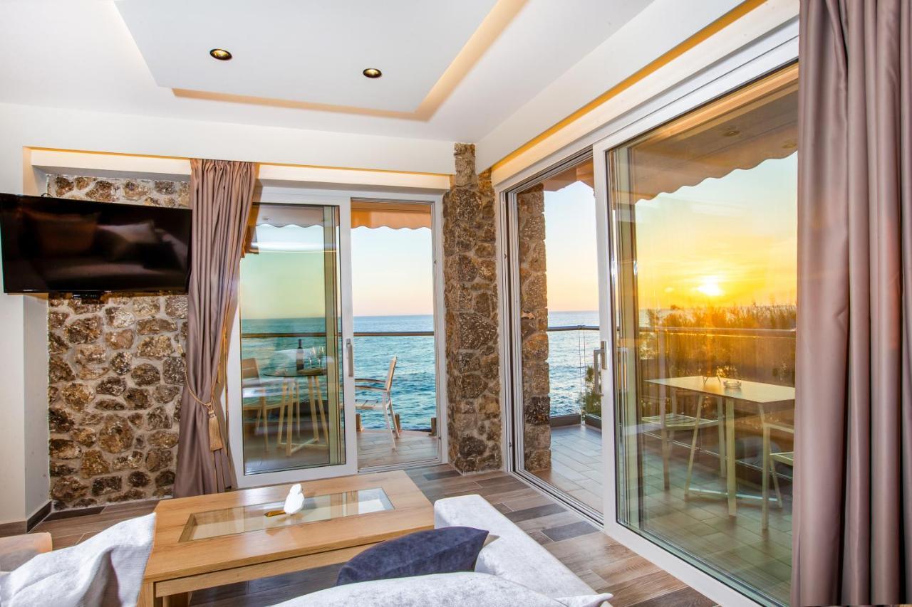 Black Rocks Family, Luxury Seafront Beach Maisonette Агиос Гордиос Екстериор снимка