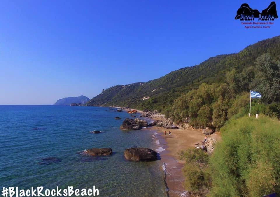 Black Rocks Family, Luxury Seafront Beach Maisonette Агиос Гордиос Екстериор снимка